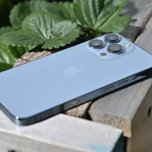 Cách kéo thả văn bản và nội dung khác giữa các ứng dụng trên iPhone